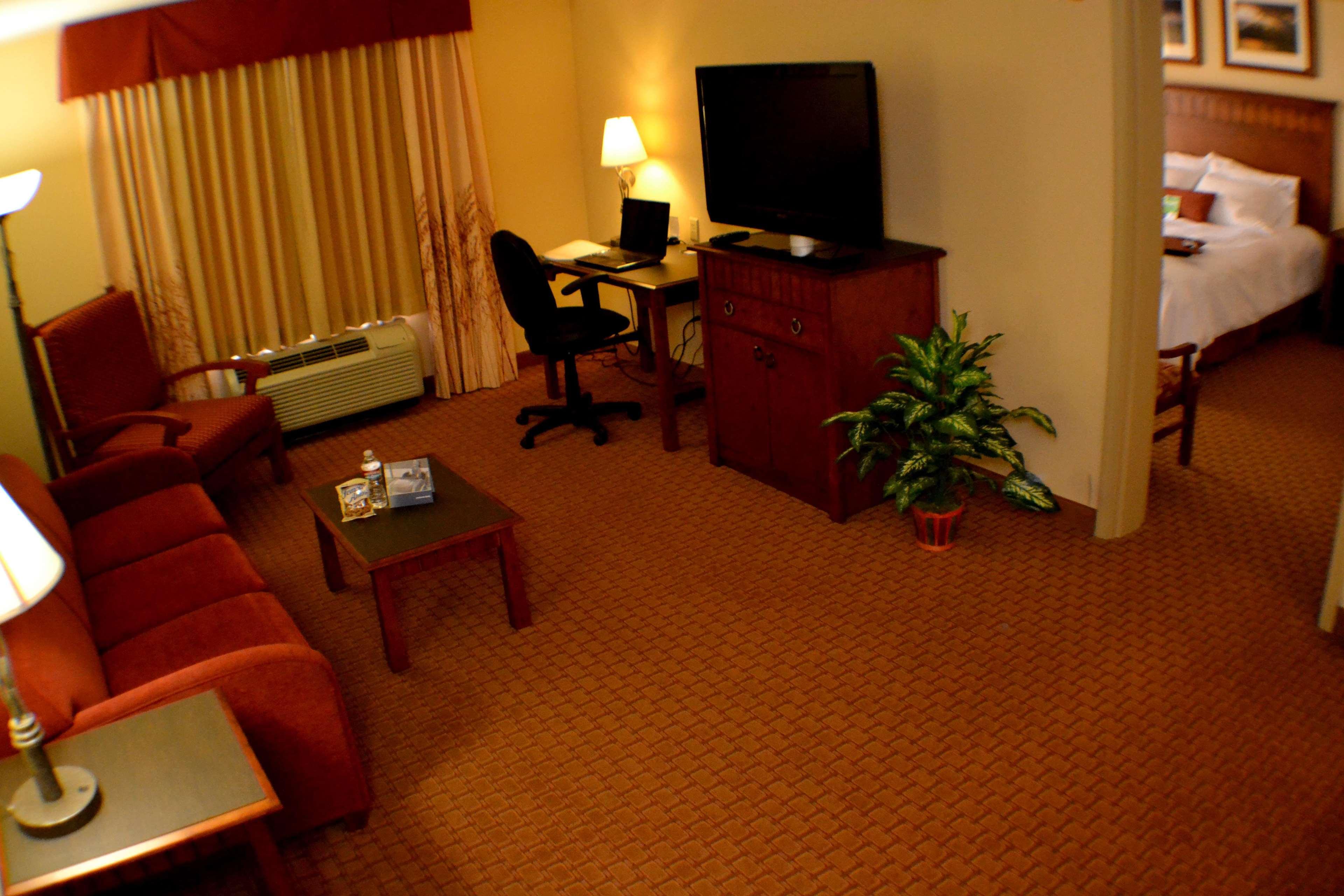 Hampton Inn & Suites Green River Room photo